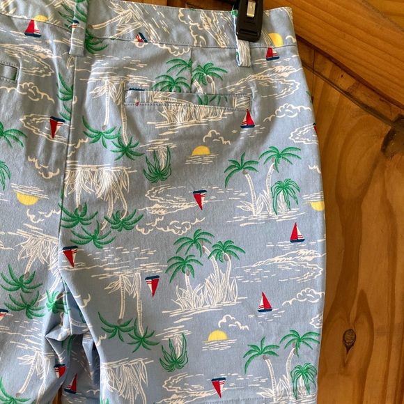 Women's Lands End Mid Rise blue green red sailboat ocean chino shorts size 12 - Picture 6 of 9